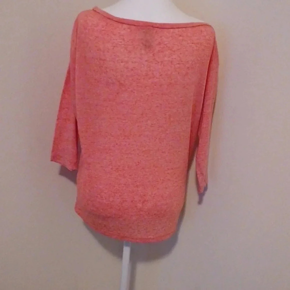🍭🌺Pink top with 3/4 sleeves - Picture 5 of 7